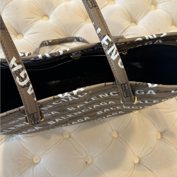 Balenciaga Brown Logo Tote Bag - Picture 2 of 2